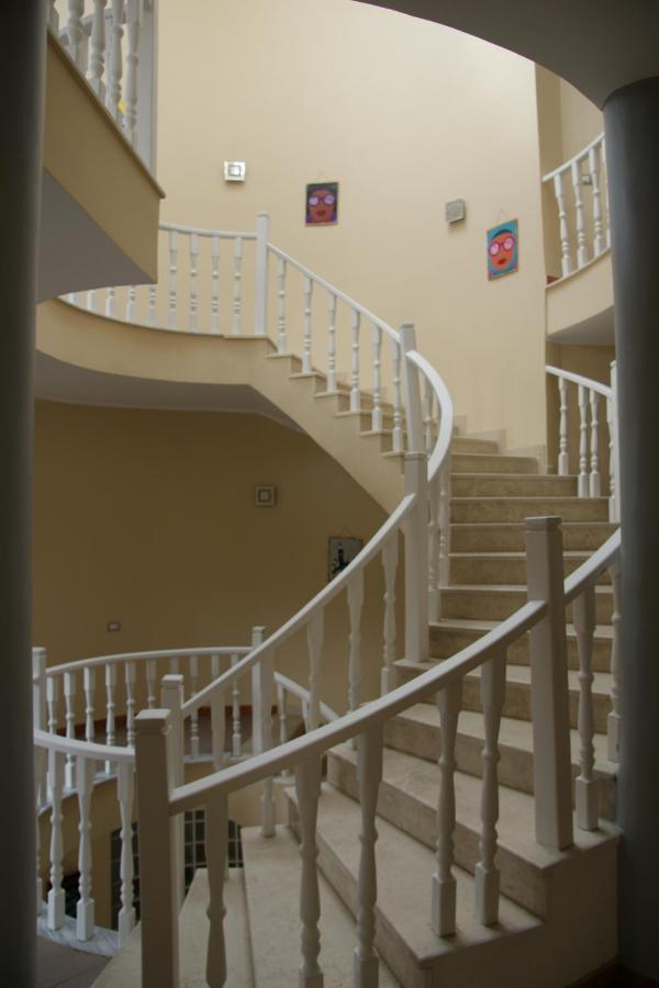 Hostel The Golden Rooster Tirana Exterior foto