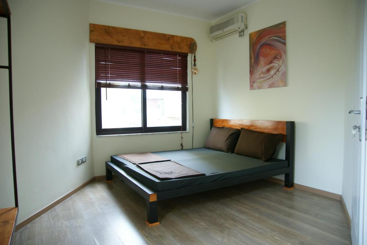 Hostel The Golden Rooster Tirana Exterior foto