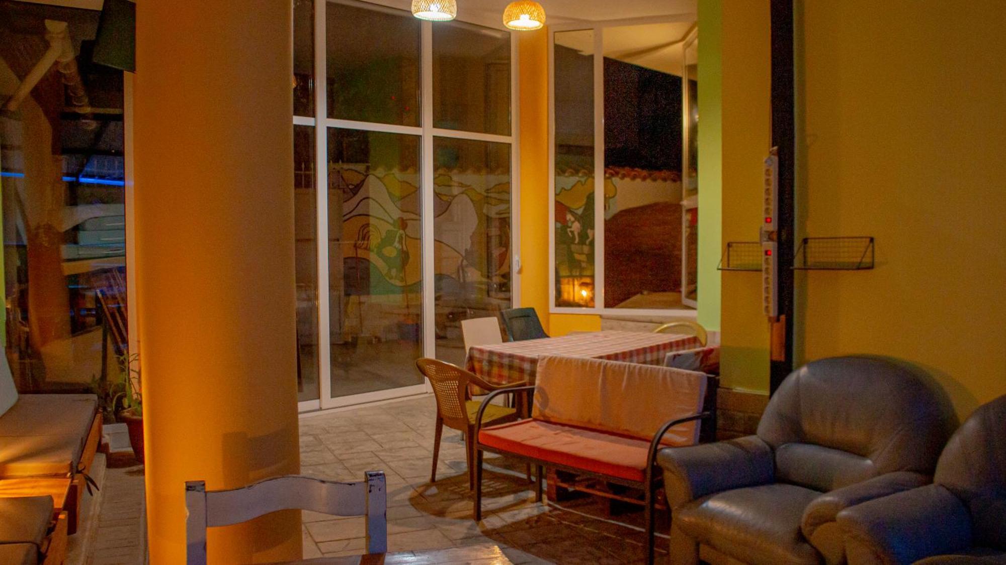 Hostel The Golden Rooster Tirana Exterior foto