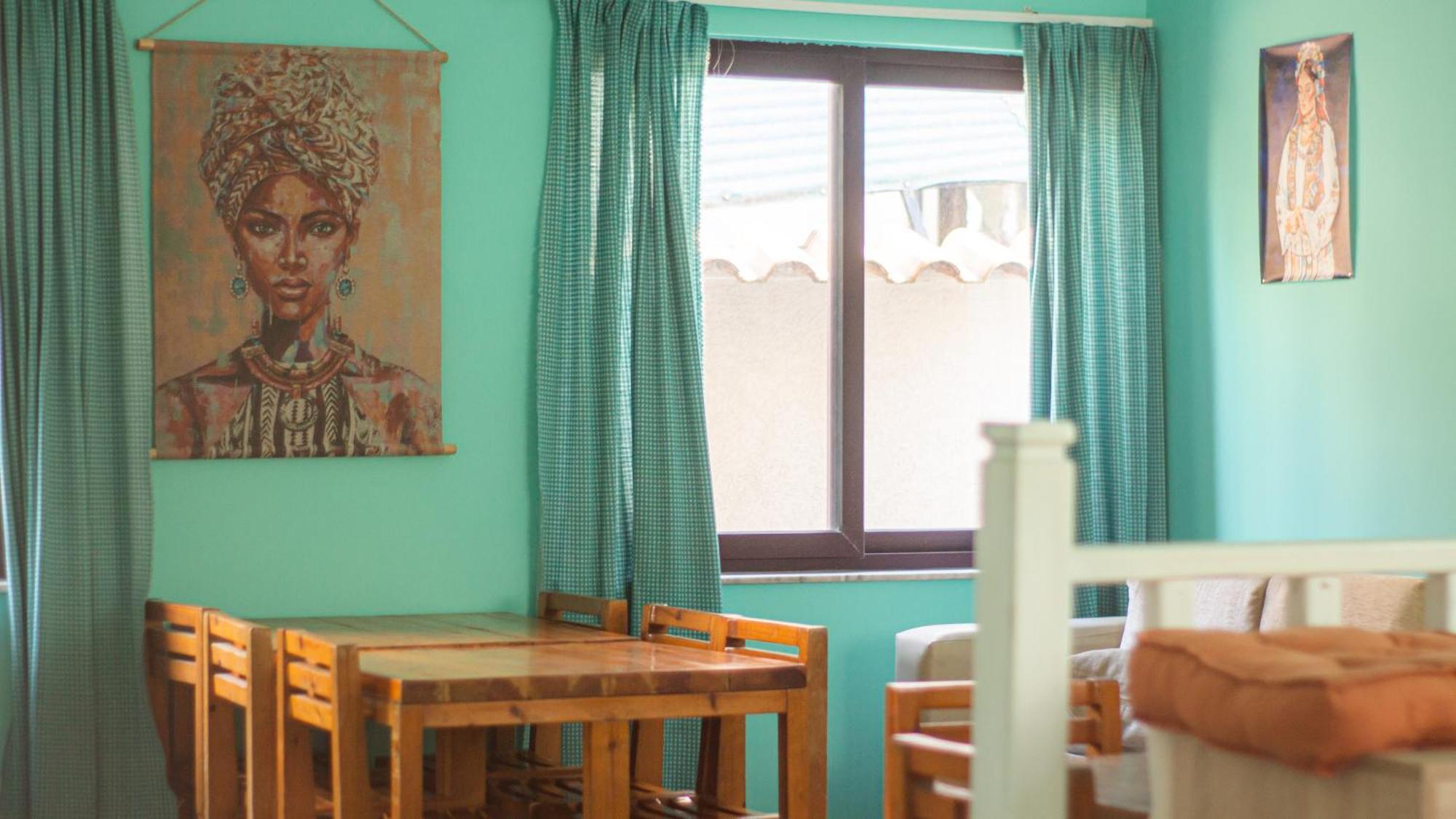 Hostel The Golden Rooster Tirana Exterior foto